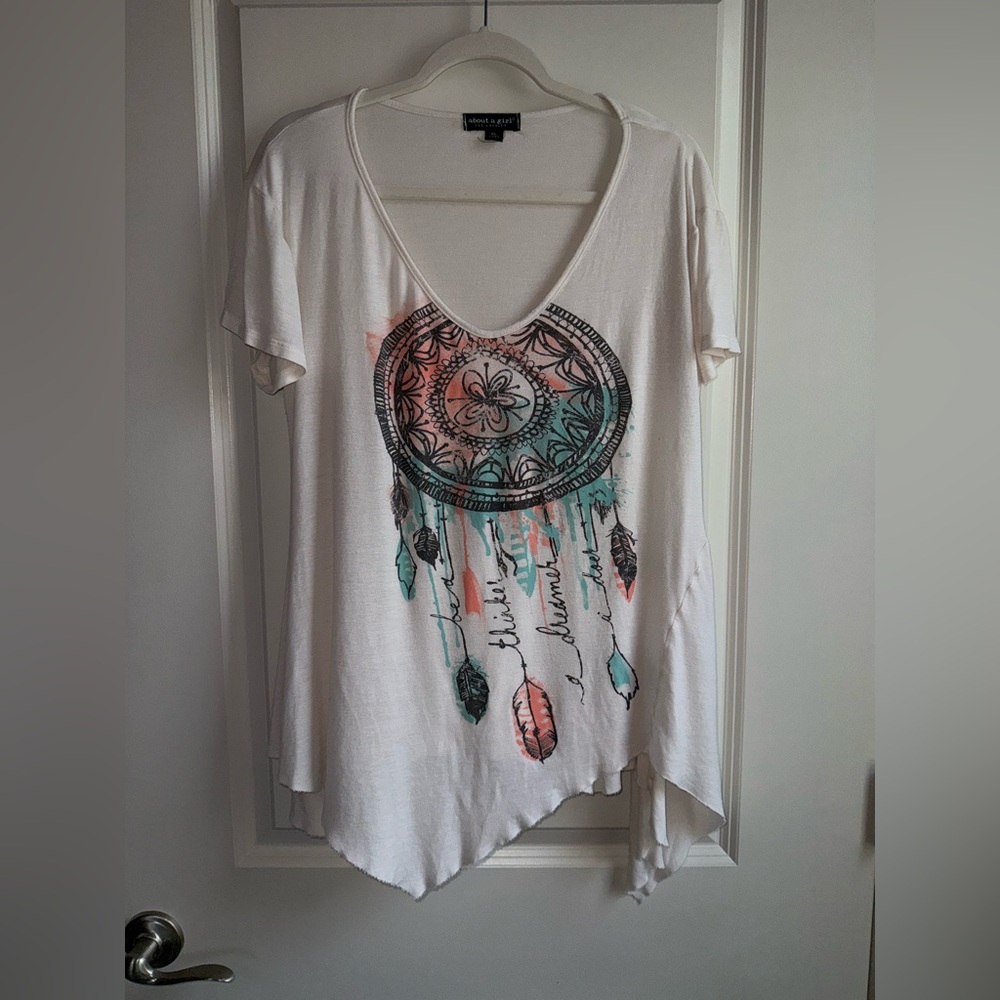About A Girl Cream Dreamcatcher Graphic Tee Women’s XL